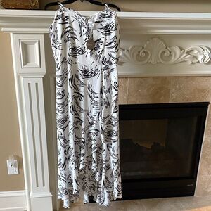 Summer sundress. White/black. NWT
OFFERS WELCOME